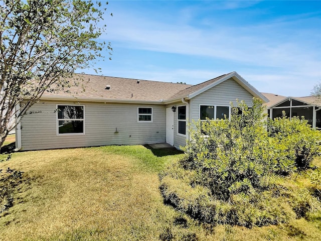 2708 La Posada Dr, The Villages, FL 32162 - rear view of property featuring a yard and a shingled roof