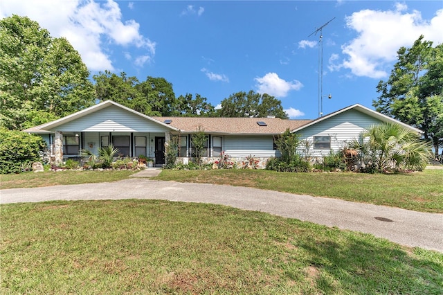 ranch-style house featuring a front yard and a porch