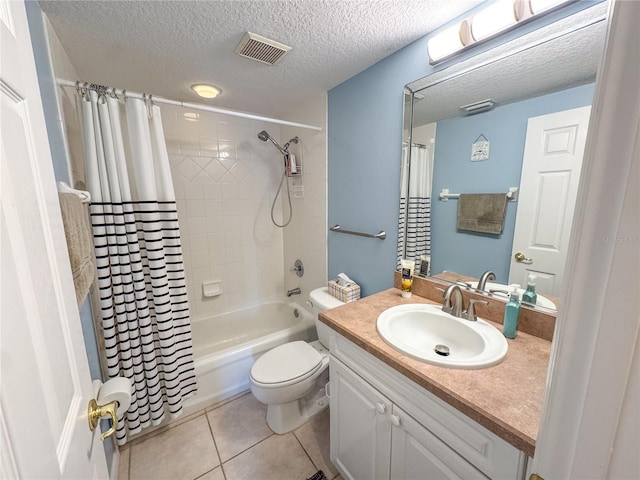 full bathroom with toilet, vanity, a textured ceiling, visible vents, and shower / tub combo