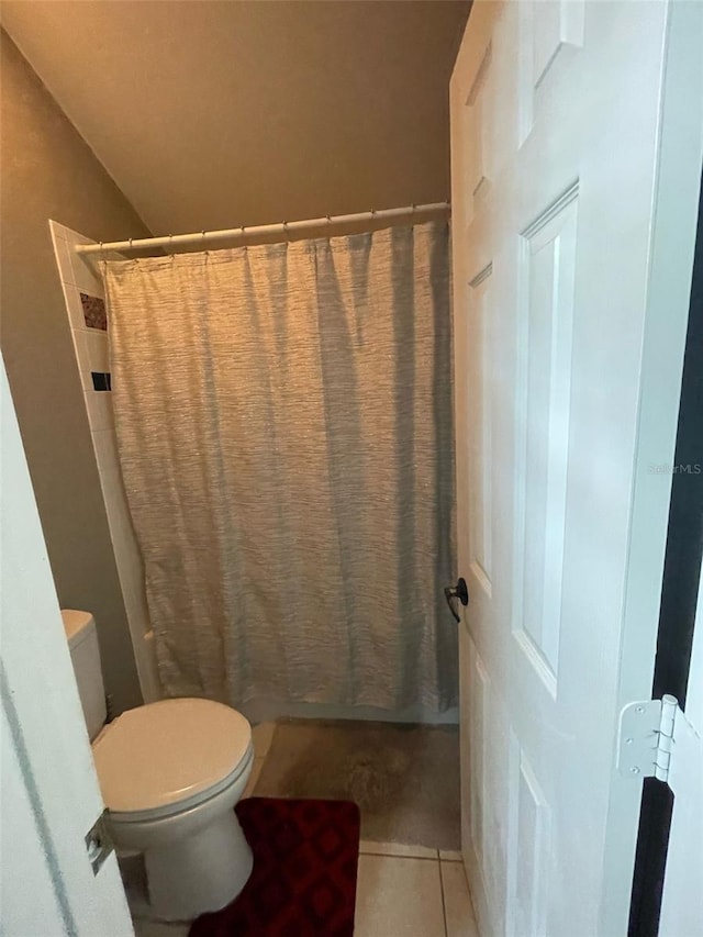 447 Cadiz Loop, Davenport, FL 33837 - bathroom featuring vaulted ceiling, toilet, and tile patterned floors