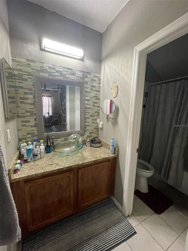 447 Cadiz Loop, Davenport, FL 33837 - full bathroom featuring toilet, curtained shower, tile patterned floors, vanity, and a textured wall