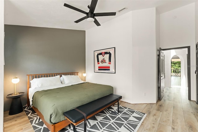 546 Via Fontana Dr Unit 203, Altamonte Springs, FL 32714 - bedroom featuring light wood-style flooring, arched walkways, a ceiling fan, and visible vents