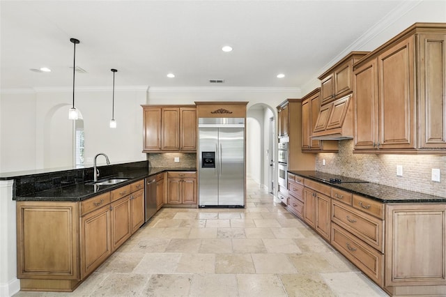 kitchen with stainless steel appliances, a sink, premium range hood, arched walkways, and a peninsula