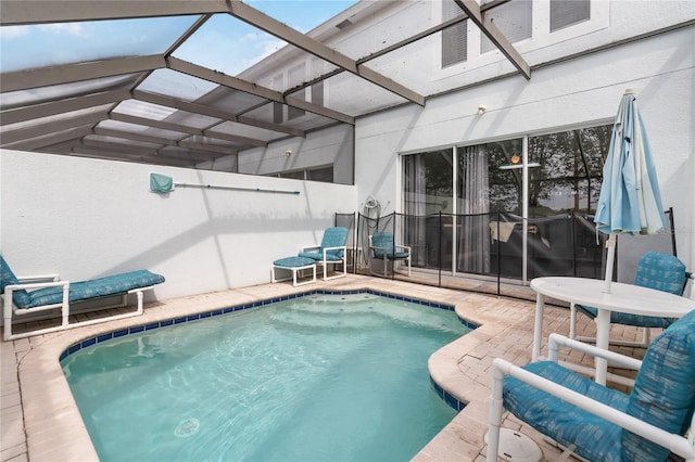 7663 Fitzclarence St, Kissimmee, FL 34747 - swimming pool with a patio