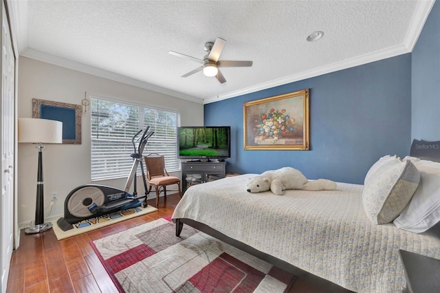 14231 Sonco Ave, Windermere, FL 34786 - bedroom featuring wood finished floors, a textured ceiling, crown molding, a ceiling fan, and baseboards