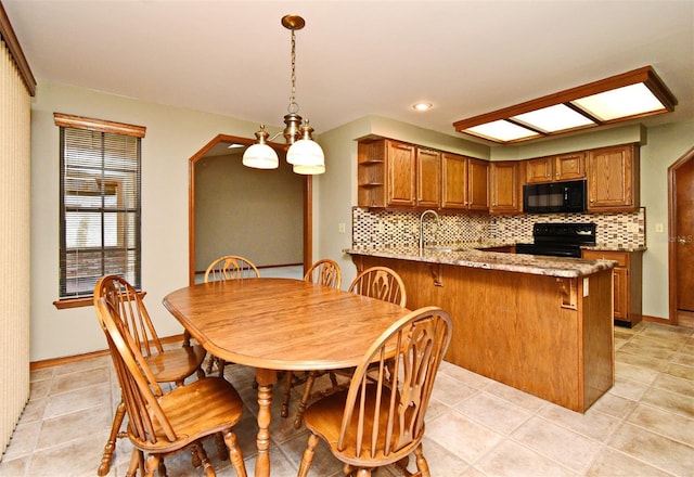 dining room featuring light tile patterned flooring, recessed lighting, and baseboards