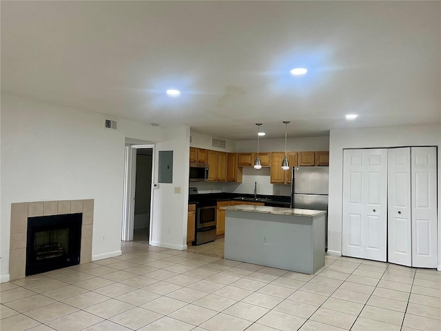 315 Lakepointe Dr Unit 101, Altamonte Springs, FL 32701 - kitchen with stainless steel appliances, recessed lighting, baseboards, light tile patterned floors, and a center island