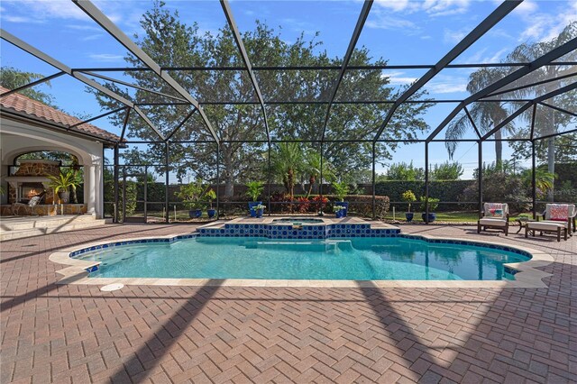 5909 Oxford Moor Blvd, Windermere, FL 34786 - view of swimming pool featuring a patio area, a pool with connected hot tub, and glass enclosure
