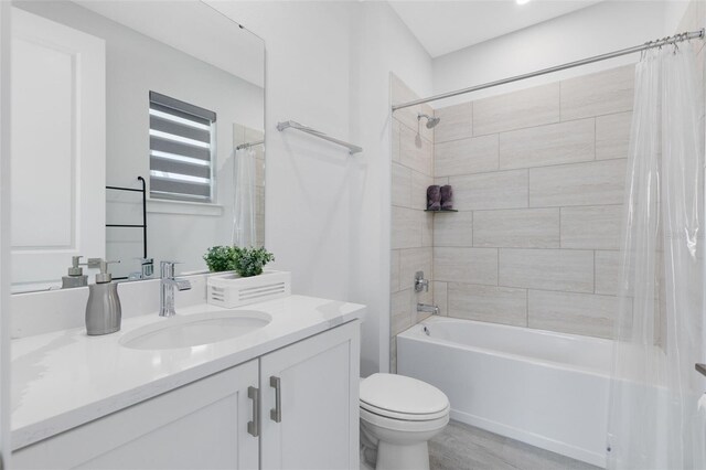 300 Muirfield Loop, Reunion, FL 34747 - bathroom featuring toilet, vanity, shower / tub combo, and wood finished floors