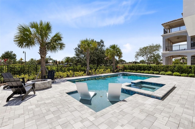300 Muirfield Loop, Reunion, FL 34747 - view of pool featuring an outdoor fire pit, a patio, a pool with connected hot tub, ceiling fan, and fence