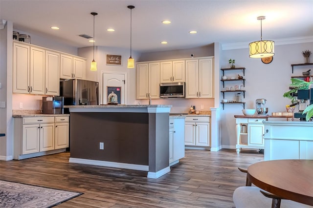 459 Millwood Pl, Winter Garden, FL 34787 - kitchen with stainless steel appliances, pendant lighting, visible vents, dark wood-type flooring, and recessed lighting