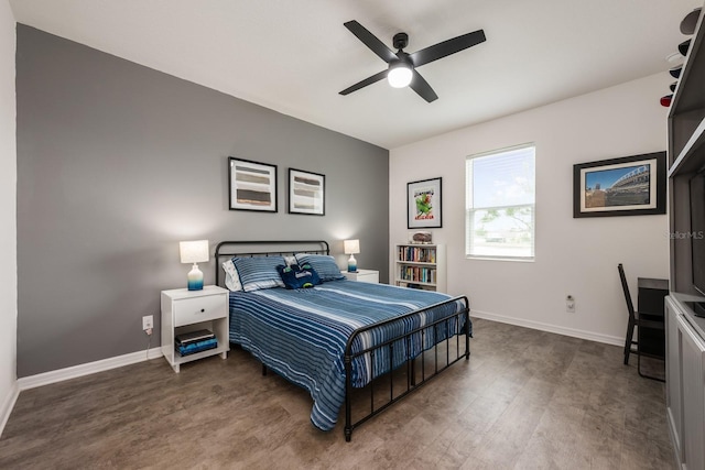 bedroom featuring wood finished floors, baseboards, and a ceiling fan