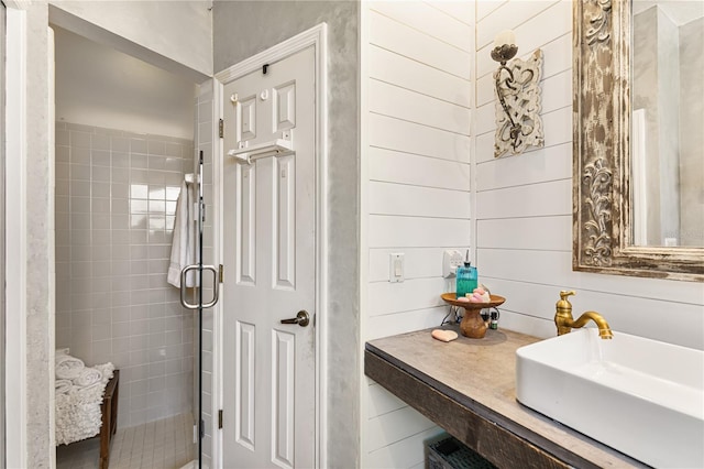 2623 Gables Dr, Eustis, FL 32726 - bathroom featuring a tile shower and vanity