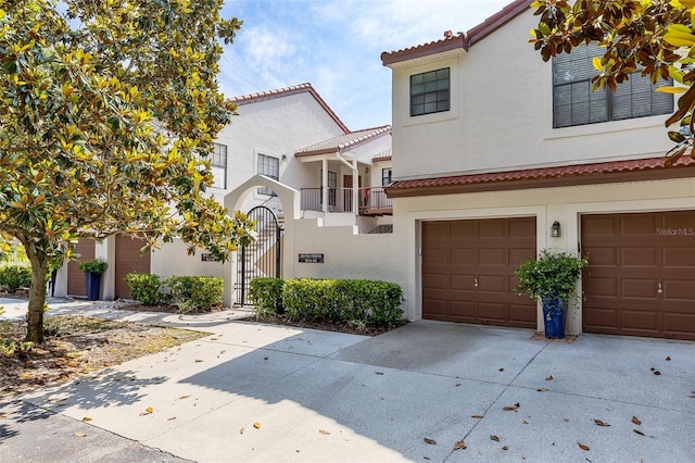 520 Via Verona Ln Unit 202, Altamonte Springs, FL 32714 - view of front of house featuring driveway, stucco siding, and an attached garage