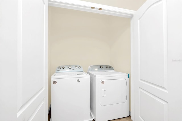 1401 Yellow Finch Dr, Davenport, FL 33837 - laundry area featuring separate washer and dryer