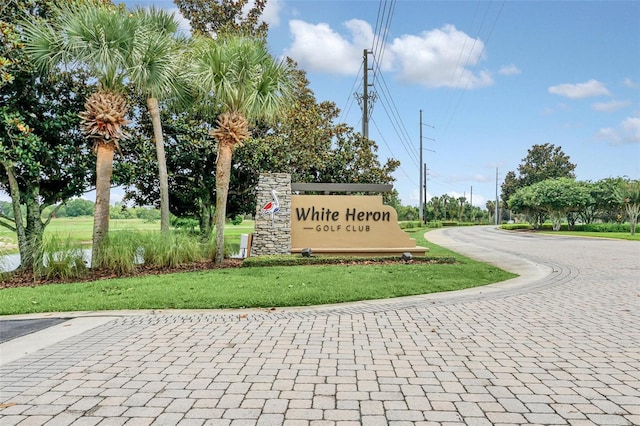 1401 Yellow Finch Dr, Davenport, FL 33837 - community / neighborhood sign with curved driveway