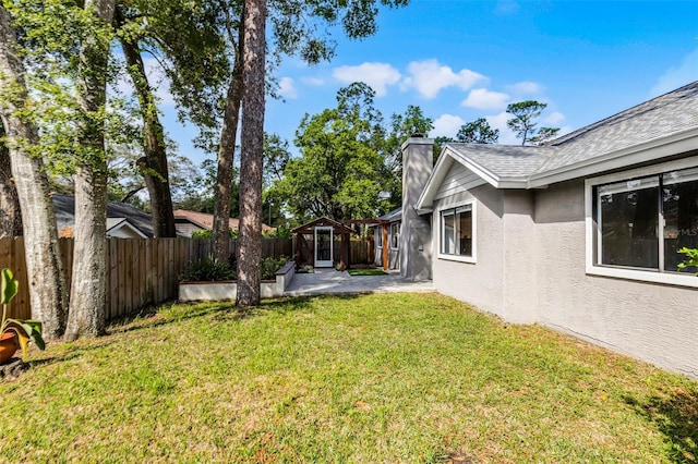 view of yard featuring a patio area