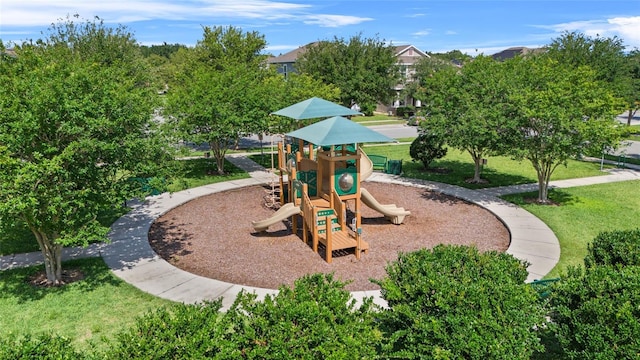 15651 Kinnow Mandarin Ln, Winter Garden, FL 34787 - communal playground with a lawn