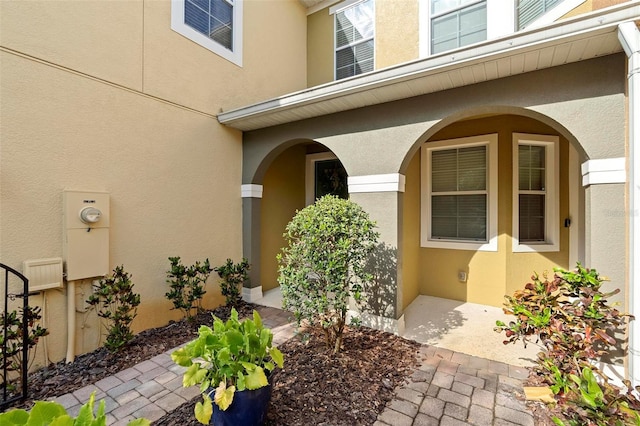 view of exterior entry with stucco siding