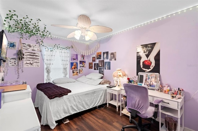 bedroom featuring wood finished floors, a desk, and ceiling fan