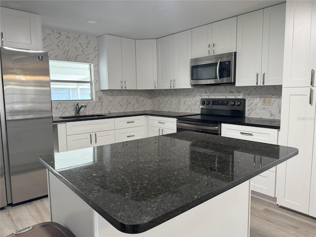 2116 Wax Myrtle Dr Unit Ge, Zellwood, FL 32798 - kitchen with stainless steel appliances, a sink, light wood-style floors, and decorative backsplash