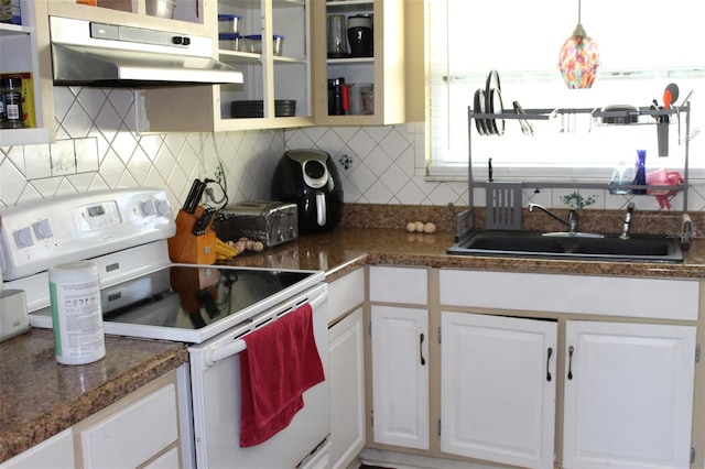 1364 Gainesville Dr, Deltona, FL 32725 - kitchen featuring white electric range oven, under cabinet range hood, white cabinetry, a sink, and decorative backsplash