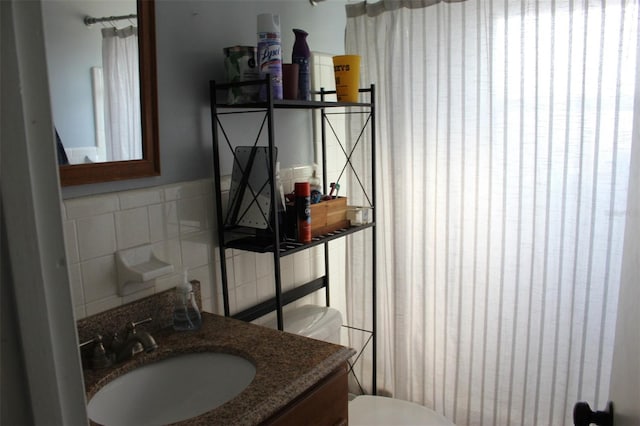 1364 Gainesville Dr, Deltona, FL 32725 - bathroom with toilet, vanity, tile walls, and decorative backsplash