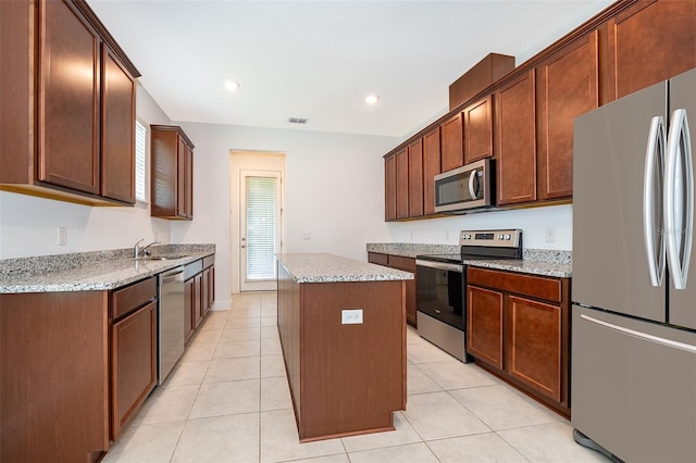 6132 Bimini Twist Loop, Orlando, FL 32819 - kitchen featuring stainless steel appliances, a sink, a center island, light tile patterned floors, and recessed lighting