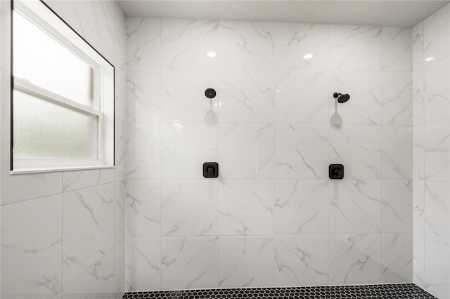 full bath with tiled shower