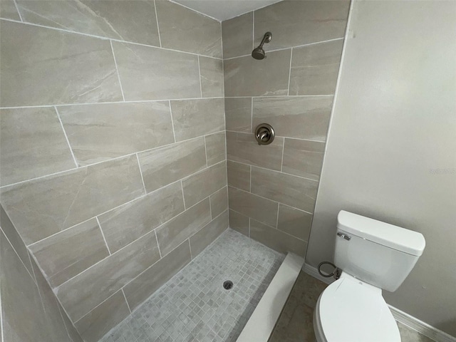 6624 Kristin Ct, Orlando, FL 32818 - bathroom featuring toilet and a tile shower