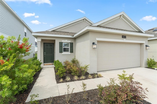 6834 Wilson Hammock Ave, Groveland, FL 34736 - view of front facade with stucco siding, an attached garage, and concrete driveway