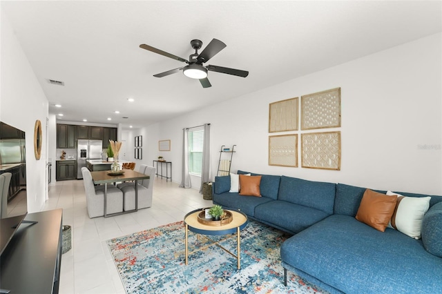 6834 Wilson Hammock Ave, Groveland, FL 34736 - living area with a ceiling fan and recessed lighting