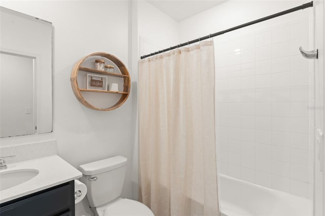 6834 Wilson Hammock Ave, Groveland, FL 34736 - full bath featuring toilet, vanity, and shower / bath combo with shower curtain