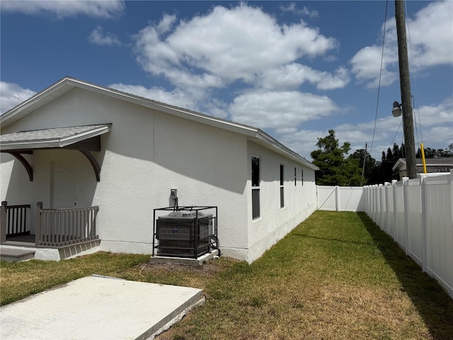 1040 20th St, Orlando, FL 32805 - view of property exterior with stucco siding and a patio