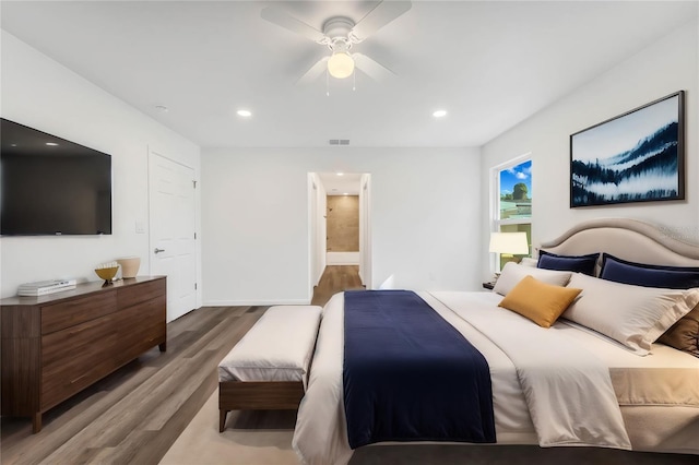 1040 20th St, Orlando, FL 32805 - bedroom with wood finished floors, recessed lighting, a ceiling fan, and connected bathroom