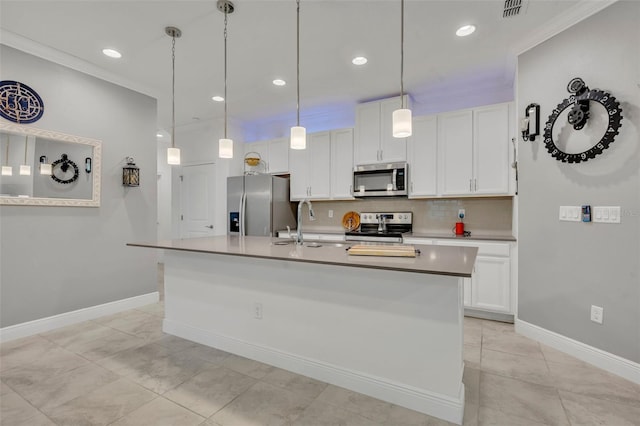 3149 Songbird Cir, Harmony, FL 34773 - kitchen featuring stainless steel appliances, a sink, a kitchen island with sink, white cabinets, and decorative backsplash