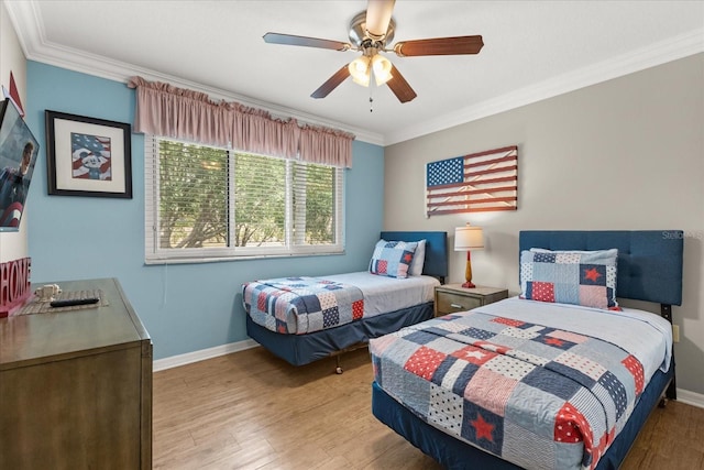 8522 Blue Horizon Ct, Kissimmee, FL 34747 - bedroom with baseboards, crown molding, wood finished floors, and a ceiling fan