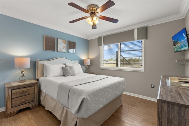 8522 Blue Horizon Ct, Kissimmee, FL 34747 - bedroom with wood finished floors, ornamental molding, baseboards, and a ceiling fan