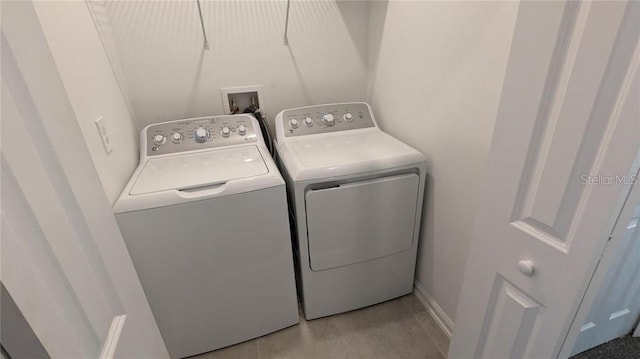 7612 Danube Rd, Kissimmee, FL 34746 - laundry area with washer and clothes dryer and baseboards