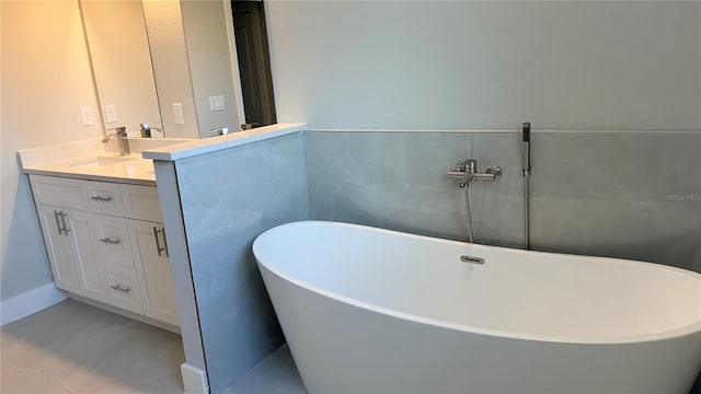 521 Marion Oaks Ln, Ocala, FL 34473 - bathroom with vanity and a freestanding tub