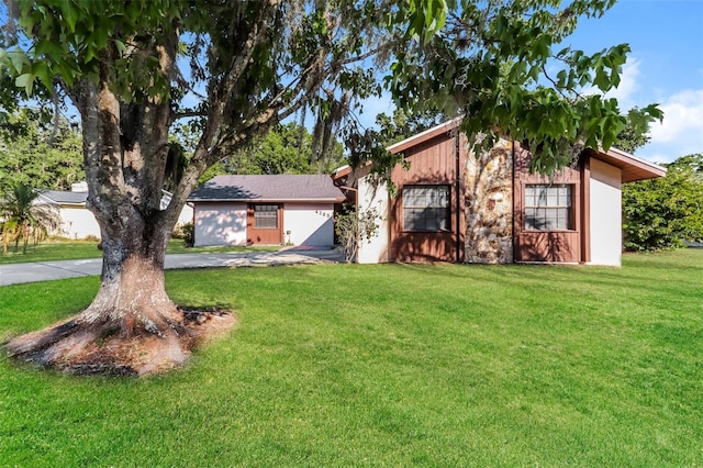 4265 Old Colony Rd, Mulberry, FL 33860 - view of front of home featuring a front lawn
