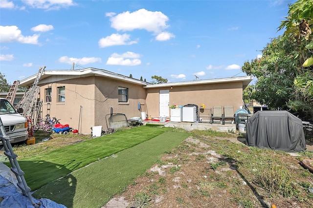 1508 Roger Babson Rd, Orlando, FL 32808 - back of property with stucco siding