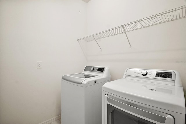 7054 Cruz Ct, Lakeland, FL 33813 - clothes washing area featuring washing machine and dryer