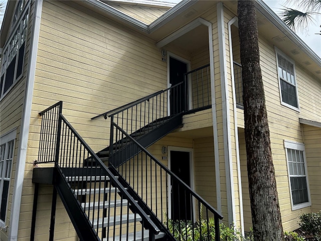 1089 S Hiawassee Rd Unit 323, Orlando, FL 32835 - view of side of property featuring stairway