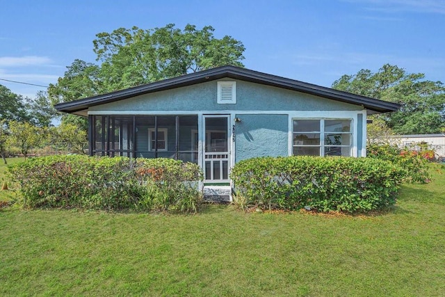 2045 S St, Oviedo, FL 32765 - bungalow-style house with a sunroom, stucco siding, and a front lawn