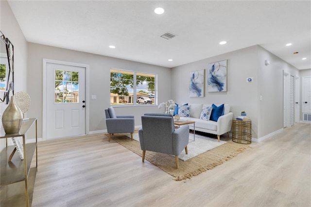 living area featuring light wood-type flooring, baseboards, and recessed lighting