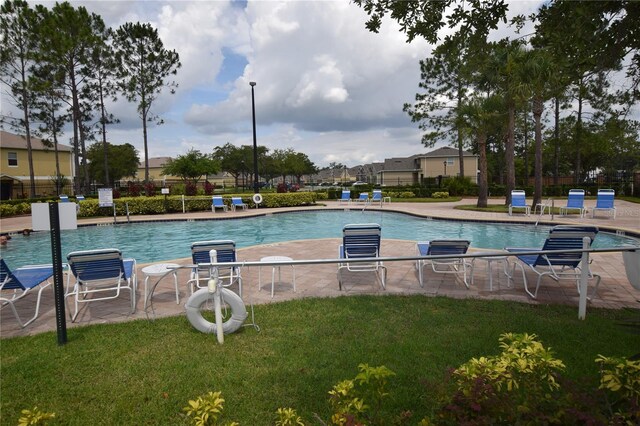 15349 Oak Apple Ct, Winter Garden, FL 34787 - community pool with a patio area