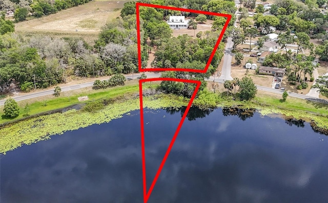 511 E Mirror Lake Dr, Fruitland Park, FL 34731 - aerial overview of property's location with a nearby body of water and property parcel outlined
