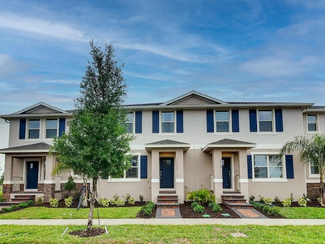 1562 Dalehurst Ln, Kissimmee, FL 34744 - multi unit property with stucco siding, entry steps, and a front lawn