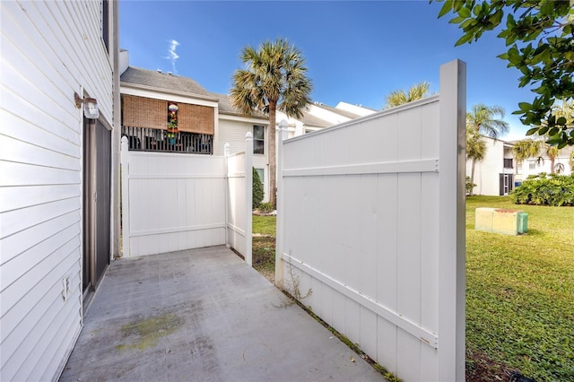 738 Haven Pl, Tarpon Springs, FL 34689 - view of patio / terrace